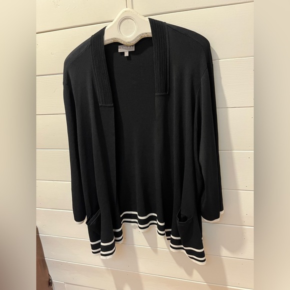 🖤 LAURA PLUS Black Cardigan with White Trim – Size 3X - Picture 4 of 8